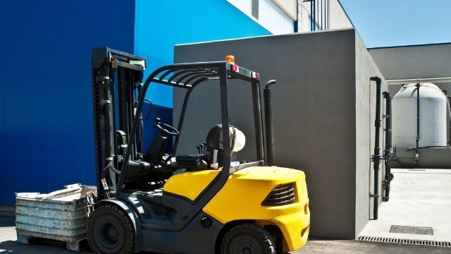 maintain forklift cleanliness
